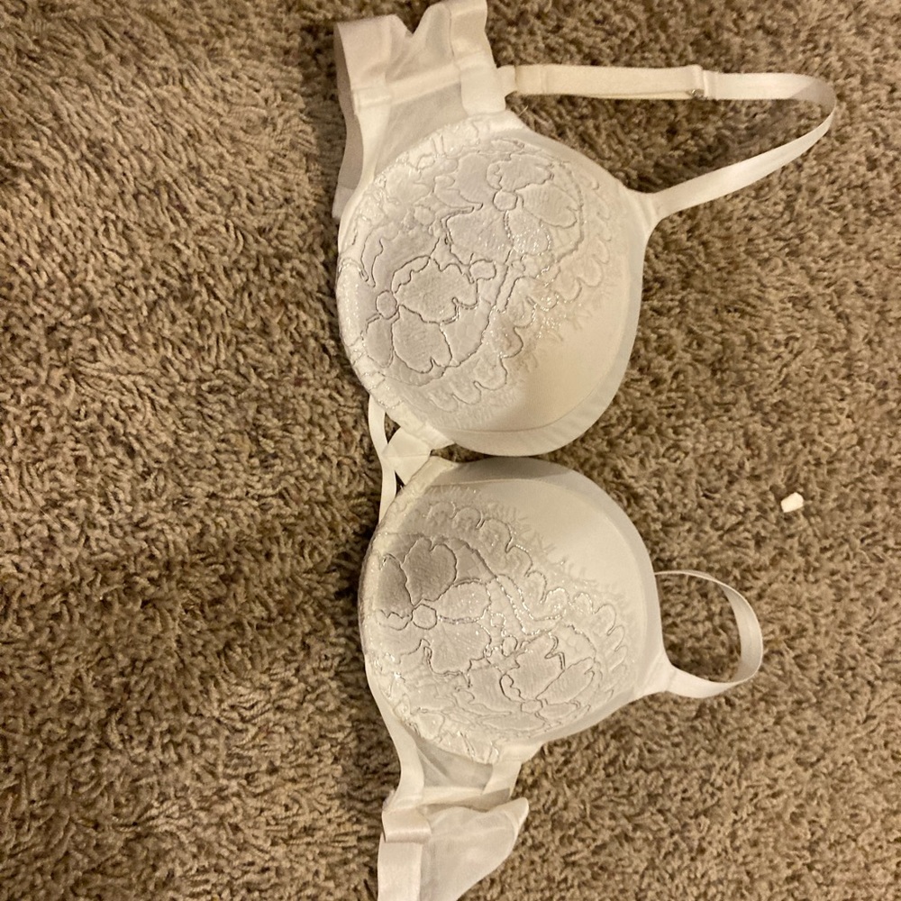 Victoria Secret - Picture 3 of 4